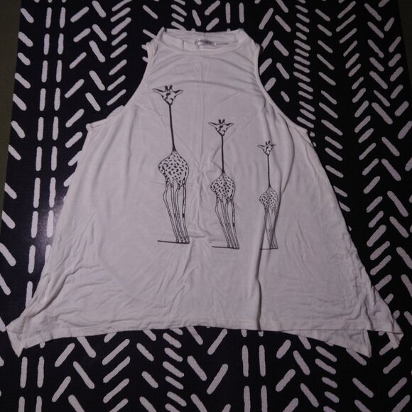 Giraffe Graphic Tank Top - Picture 2 of 10